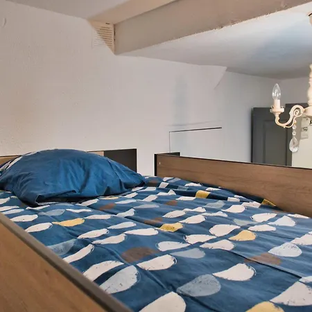 Apartment Central Air-conditioned *